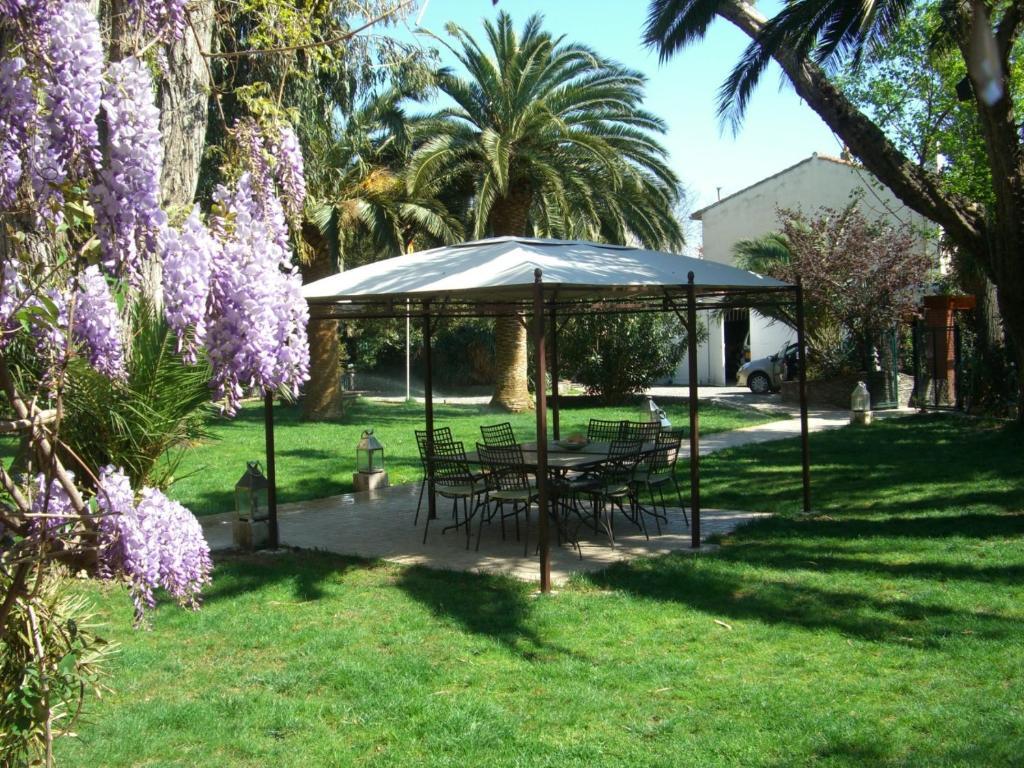 Domaine Saint Nicolas Panzió Perpignan Kültér fotó